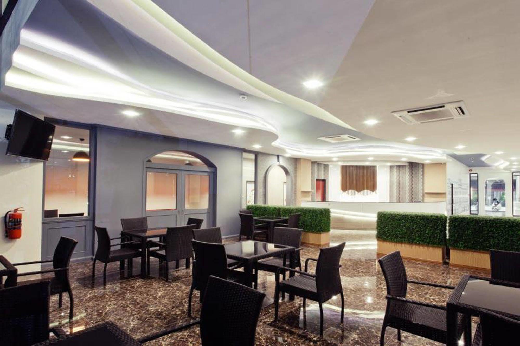 The Proud Hotel Ubon Ratchathani Exterior photo